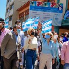 Cynthia Viteri y Gloria Gallardo, junto a otras autoridades del Municipio de Guayaquil.