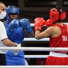 La boxeadora ecuatoriana en pleno combate esta medianoche.