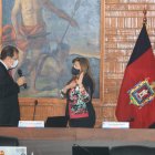 Juramento. La nueva vicealcaldesa, Brith Vaca, aceptó la designación frente al alcalde Santiago Guarderas.