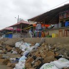El malecón. Así quedó parte de la acera del malecón, ayer la escena era la misma en el sitio