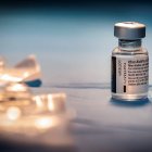 Pfizer dice que la tercera dosis puede mejorar la protección contra variante delta.