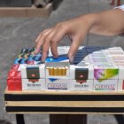 VENTA DE CIGARRILLOS EN LA PLAZA FOCH, PRODUCTO DE CONTRABANDO QUE NO PAGA IMPUSTOS EN EL PAIS 21 de julio de 2021 KARINA DEFAS Agencia (ag-expreso ag-extra ag-quito)