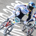 Alfredo Campo sufrió una caída en su primer heat, pero se recuperó con éxito.