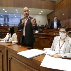 El asambleísta interpelante, Juan Sebastián Lloret, en su intervención durante la etapa de comparecencias ante la Comisión de Fiscalización.
