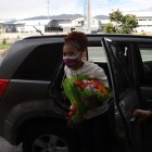 Con un ramo de flores fue recibida en Quito, el viernes 30 de julio, la halterista Angie Palacios, tras su destacada participación en Tokio.