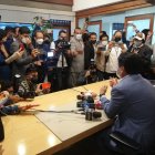 Ya en el despacho municipal agregó que no tomará acciones legales en contra de Santiago Guarderas, quien ya se había posicionado en el cargo y tomado algunas decisiones que quedarían también sin efecto.