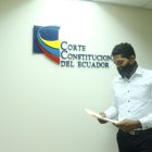 Fernando Alburquerque, uno de los líderes, afuera de la Corte Constitucional, donde se analizará la consulta.