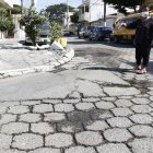 Las vías. Este es el panorama en las calles de las cuatro manzanas. En algunas aceras, los huecos son similares.