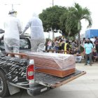 En la época en que falleció la abuela de Katherine, la manipulación de féretros se llevaba a cabo bajo estrictos protocolos de bioseguridad. No podían realizarse velorios ni sepelios.