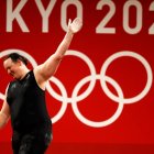 Laurel Hubbard no logró pasar del arranque en halterofilia.