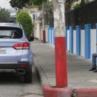 Los residentes de la ciudadela Bolivariana se han visto obligados a contratar a cuidadores de carros, con el fin de evitar el robo de los vehículos o de sus accesorios.