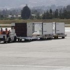 Un nuevo lote de antídotos contra la covid llegó esta mañana al aeropuerto de Quito