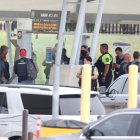 Vista de autoridades realizando labores de seguridad en inmediaciones de las oficinas del Pentágono, en Arlington.