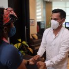 El campeón olímpico de marcha, Jefferson Pérez, dio la bienvenida a las campeonas en Tokio.