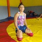 Lucía Yépez se destaca en la disciplina de lucha libre.