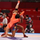 Lucía Yépez se destaca en la disciplina de lucha libre.