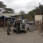 La policía ejecuta un operativo en la cárcel de Guayaquil.