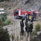 Actuación. Militares y representantes de entidades de la provincia durante la destrucción de los pertrechos.