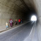 La Argelia. Para los moradores, el cruzar este túnel representa un peligro por los robos.