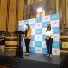 Anuncio. La directora de Ambiente (derecha) y la gerente de Emapag durante la rueda de prensa.