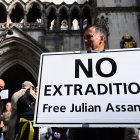 Ese tribunal celebró hoy una vista provisional sobre el recurso que las autoridades de Washington han presentado contra la decisión de una corte británica de rechazar la extradición del fundador de WikiLeaks a EE.UU. (que le acusa de presunto espionaje) por considerar que había riesgo de suicidio.