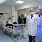 El vicepresidente Alfredo Borrero en una visita a hospitales públicos de Guayaquil a inicios de junio pasado, donde verificó la falta de medicamentos