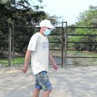 Hecho. Para los ciudadanos, si no fuera por la mascarilla pasar junto a las lagunas de oxidación sería imposible.