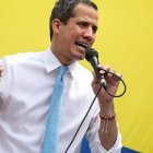 El presidente interino de Venezuela busca una salida a la crisis humanitaria de su país