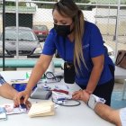 A los asistentes se les tomó la presión arterial y la saturación de oxígeno. Se les brindó otros servicios de manera gratuita.