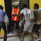 América corre a socorrer a Haití, tras el terremoto.