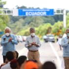 Actividad. Sobre el puente sobre el río Mataje se encontraron los presidentes para inaugurar la obra.