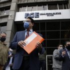 Documento. El presidente de la Comisión de Fiscalización Fernando Villavicencio presentó una denuncia por el caso glosas.