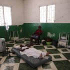 Heridos son atendidos en el hospital general de Les Cayes. Otro posible ciclón se sumó este lunes en la cuenca atlántica a la tormenta Fred, que amenaza al Panhandle, el extremo noroccidental de Florida (EE.UU,), y a la depresión tropical Grace, que se acerca a República Dominicana y Haití, país éste último afectado el sábado por un potente terremoto. EFE/ Orlando Barría