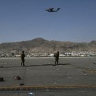 Los vuelos que salen de Kabul con personas repatriadas comienzan a llegar a distintos países, entre ellos Francia.