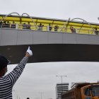 La actividad de la CTE en la Aurora, allí animó a los peatones a usar el paso para ellos.
