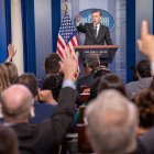 Jake Sullivan, asesor de seguridad nacional del presidente de Estados Unidos, Joe Biden, habla en una rueda de prensa en la Casa Blanca, en Washington (EE.UU.).