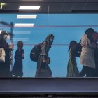 25 franceses y personas de varias nacionalidades llegaron en el avión.