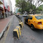 Medida. Con estos muros colocados en el lugar donde hacían estación los taxirrutas amaneció la ciudad.