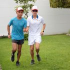 Sebastián Rosero (i) es uno de los guías de Darwin Castro, atleta ecuatoriano que estará en los Juegos Paralímpicos de Tokio.