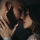 Tini presentó al lado de Manuel Turizo el tema Maldita foto que habla de una relación que se acabó, pero una de las partes aún no olvida a la otra persona del todo.