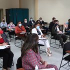 Reunión. El secretario de educación, Patricio Avilés, explica a los rectores de las unidades educativas municipales las decisiones y normas a tener en cuenta para el inicio del año escolar.