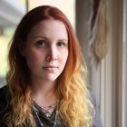 Dylan Farrow. La autora nació en 1985. Estudió Comunicación y Diseño Gráfico.