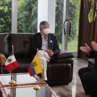 Llegada. El presidente Guillermo Lasso y su comitiva fueron recibidos por el canciller mexicano, Marcelo Ebrard.