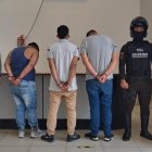 Los sospechosos puestos a órdenes de las autoridades y las evidencias entregadas al Centro de Acopio de la Policía.