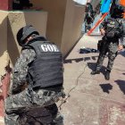 Hallazgo. Policías del Grupo de Operaciones Especiales (GOE) encontraron armamento en las cárceles de Guayaquil y Quito.