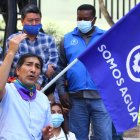 El político azuayo conversó con simpatizantes en Guayaquil.