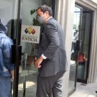 Diligencia. Marcelo Icaza, patrocinador de la posible víctima del delito sexual, a su ingreso a la Corte Nacional.