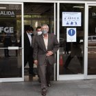 Reunión. El director del SNAI a su salida de la Fiscalía tras mantener una reunión este miércoles.