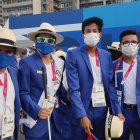 Optimismo. Julio Chuqui (i), entrenador; el corredor Darwin Castro, Martín Arévalo y Sebastián Rosero, ambos guías, están listos para la prueba de 5.000 metros en Tokio.