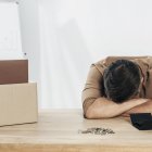 El desempleo es un factor de alerta para la salud emocional.